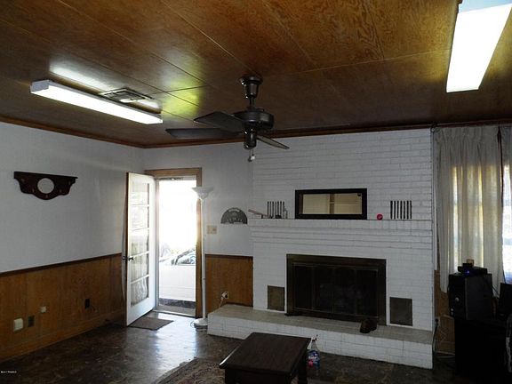 5th image of 208 Young St
