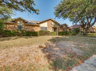 801 Wood Gln, Desoto, TX 75115