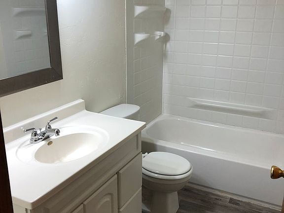 3rd image of 1287 Shawano Ave #8