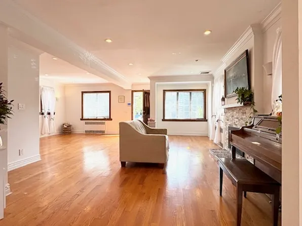 145-81 Eighth Avenue image 9 of 39