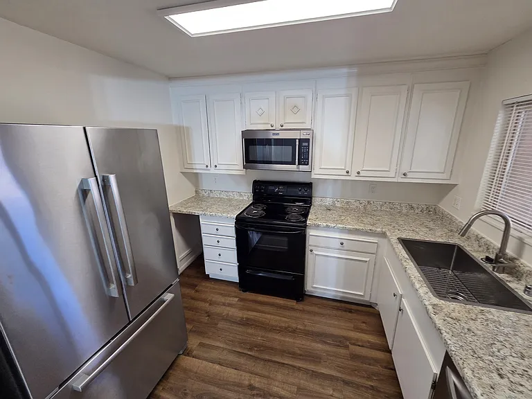 2530 Clairemont Dr #107 — Photo 5