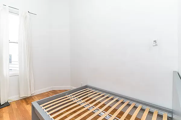 Rented by MySpaceNYC | media 24