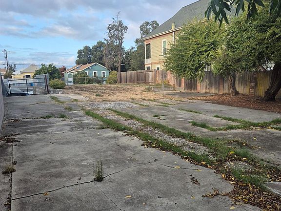 3rd image of 1039 Georgia St