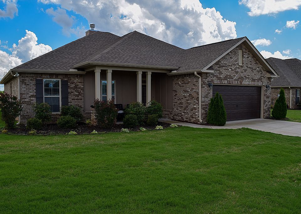 1st image of 143 Carleighfalls Dr