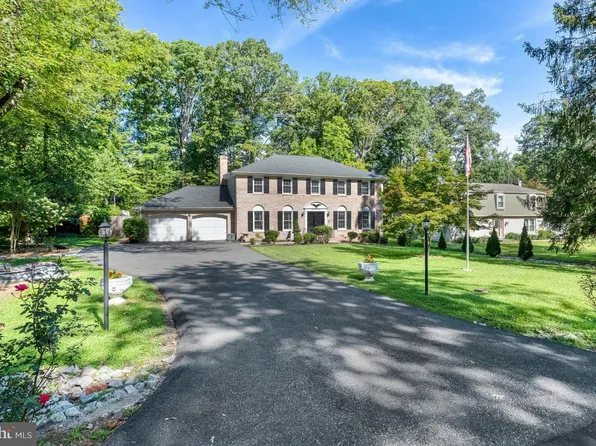 3237 Riverview Dr, Triangle, VA 22172