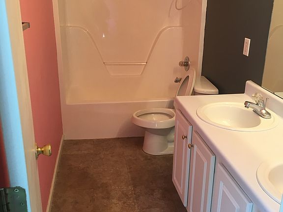 3rd image of 615 Dellwood Dr