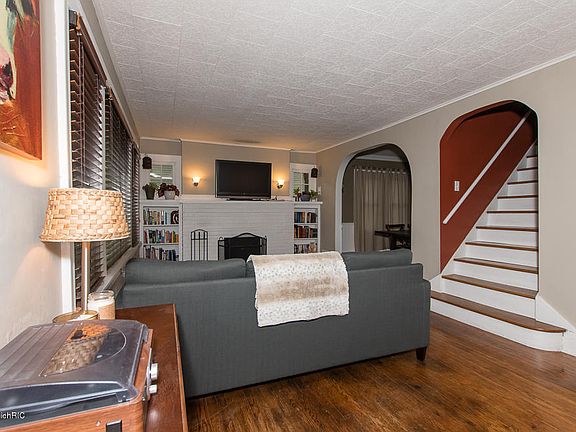 5th image of 1103 Cambridge Dr