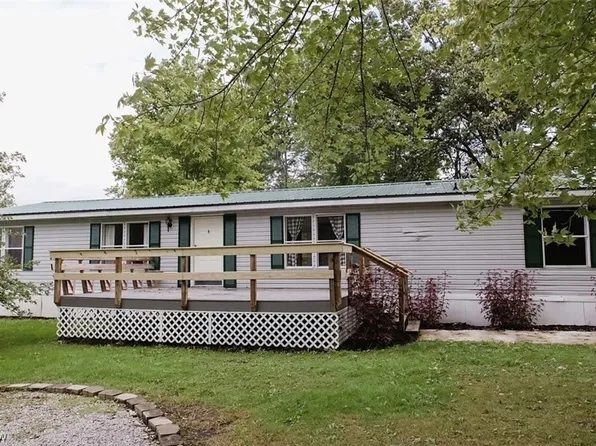 1843 Woodland Dr, Columbiana, OH 44408