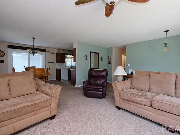 4th image of 22 Carlton Dr