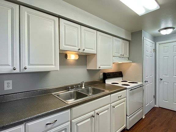 3rd image of 840 N Cherry St #306