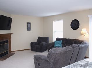 1660 Salem Ct, Geneva, IL 60134