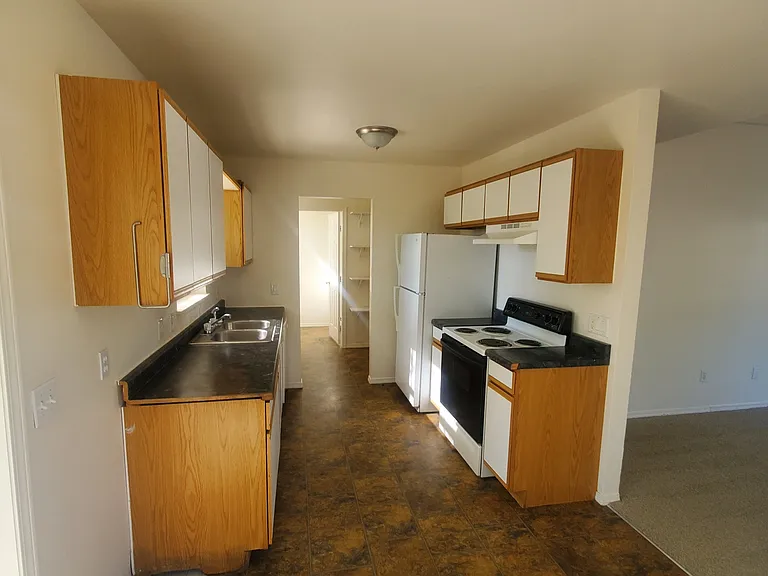 632 1/2 Colony Rd — Photo 4