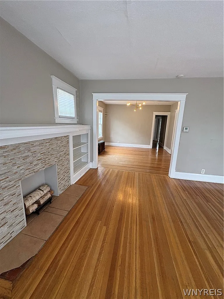 3 bed, 1.0 bath, 1341 sqft, $1,800 — Photo 4