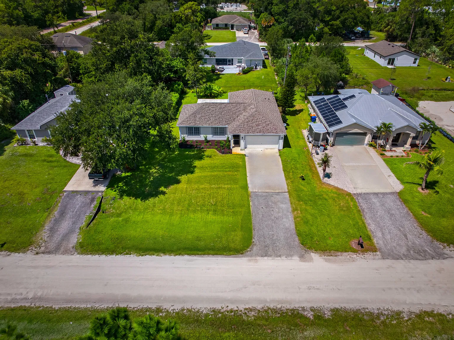 3 bed, 2.0 bath, 1560 sqft, $3,500 — Photo 4