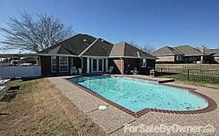 Tons of room outside by the pool