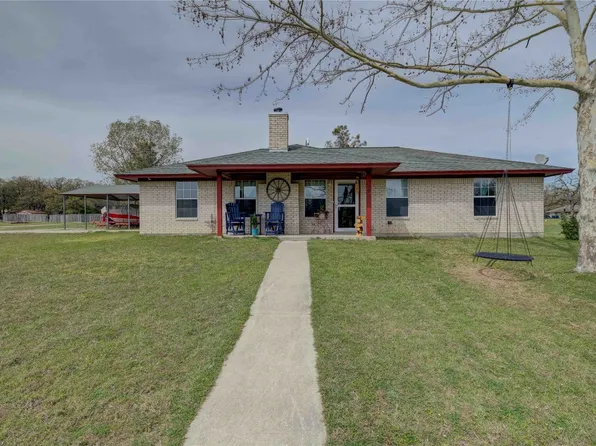 708 Granada Dr, Chico, TX 76431