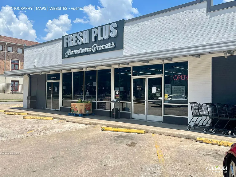 walk to fresh plus grocery