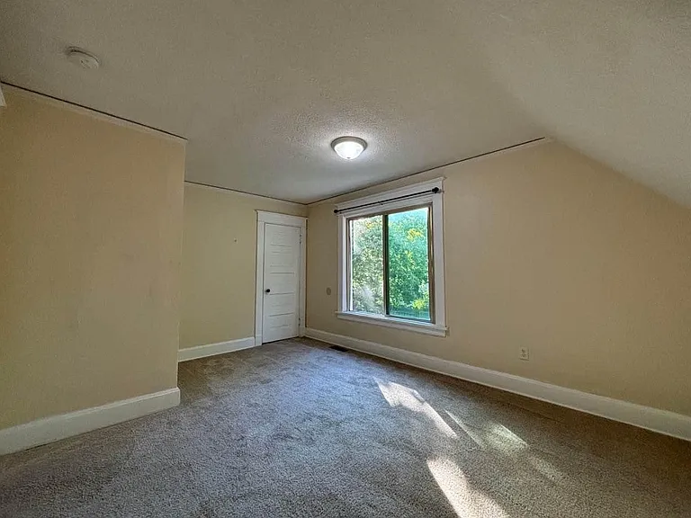 1159 Bush Ave — Photo 14