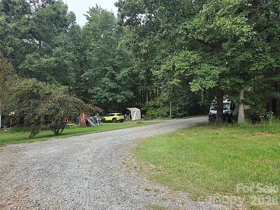 4th image of 26 Den Ln