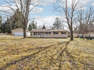 499 Robinhood Dr, Aurora, OH 44202