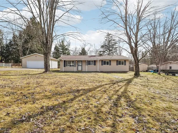 499 Robinhood Dr, Aurora, OH 44202