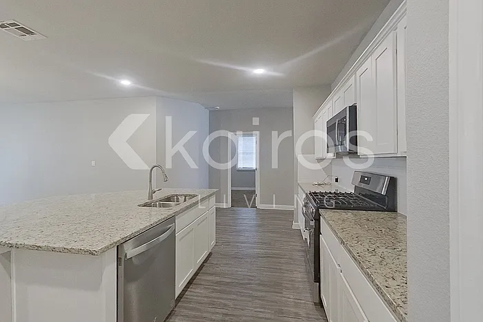 4 bed, 2.0 bath, 2125 sqft, $2,325 — Photo 4
