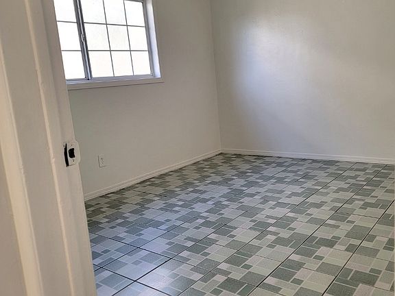 3rd image of 6912 Chanslor Ave #A