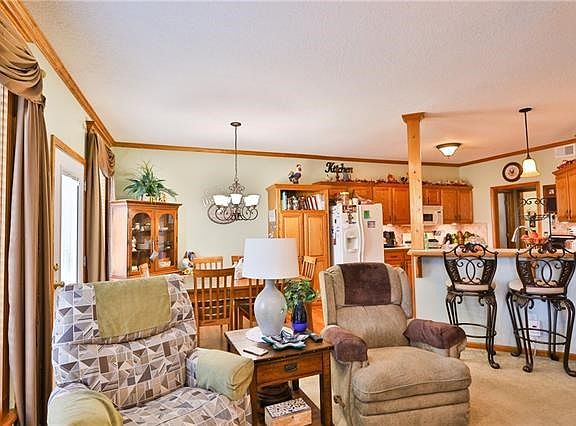 4th image of 427 SW Foot Hill Dr