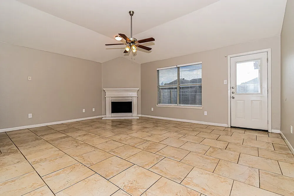 3 bed, 2.0 bath, 1454 sqft, $2,025 — Photo 4