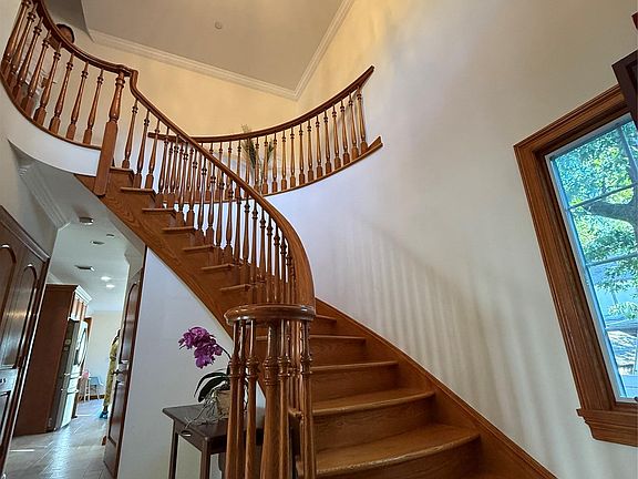 5th image of 246-12 Cambria Avenue
