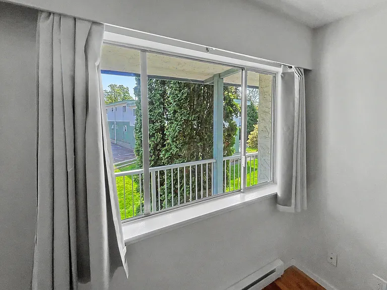3498 Lovat Ave — Photo 11