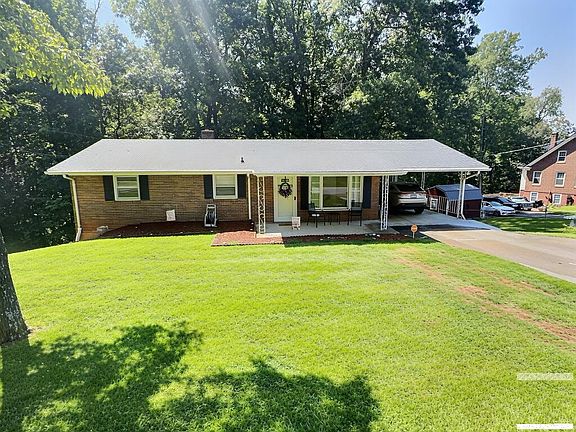 3rd image of 803 Banks Rd