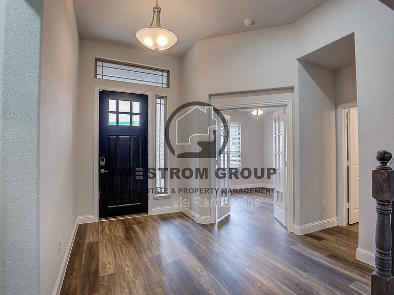 10320 Linger Ln — Photo 5