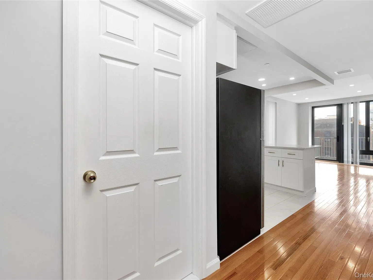 2 bed, 2.0 bath, 1192 sqft, $3,000 — Photo 2