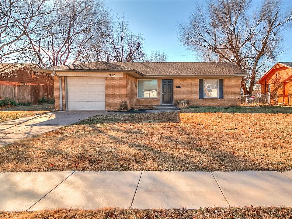 1st image of 912 NE Katherine Pl