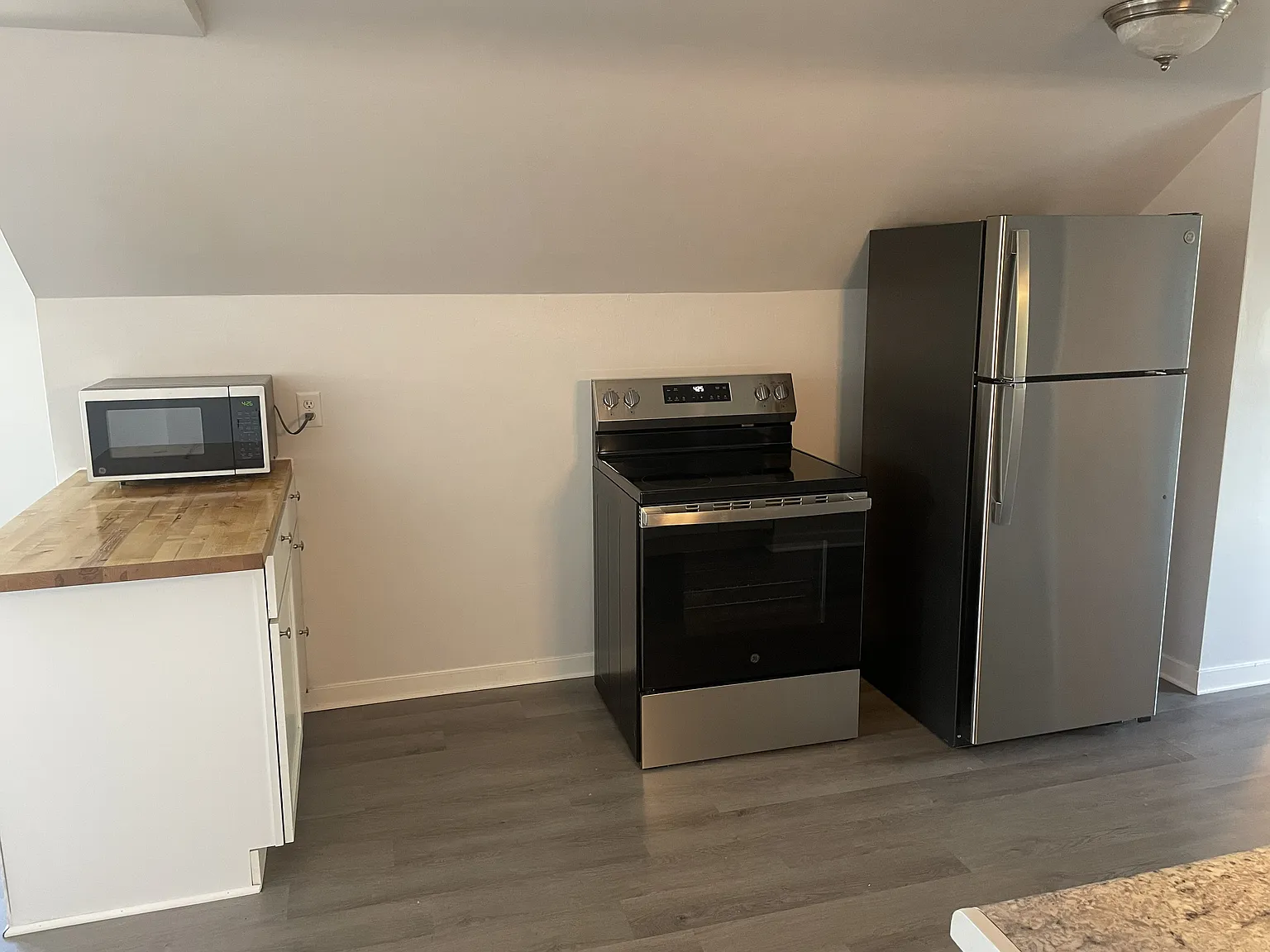 2 bed, 1000 sqft, $955 — Photo 2