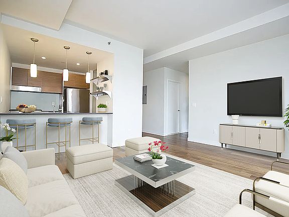 3rd image of 10-63 Jackson Ave #4C