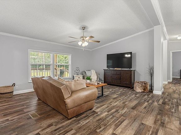 4th image of 381 Scotts Subdivision Ln