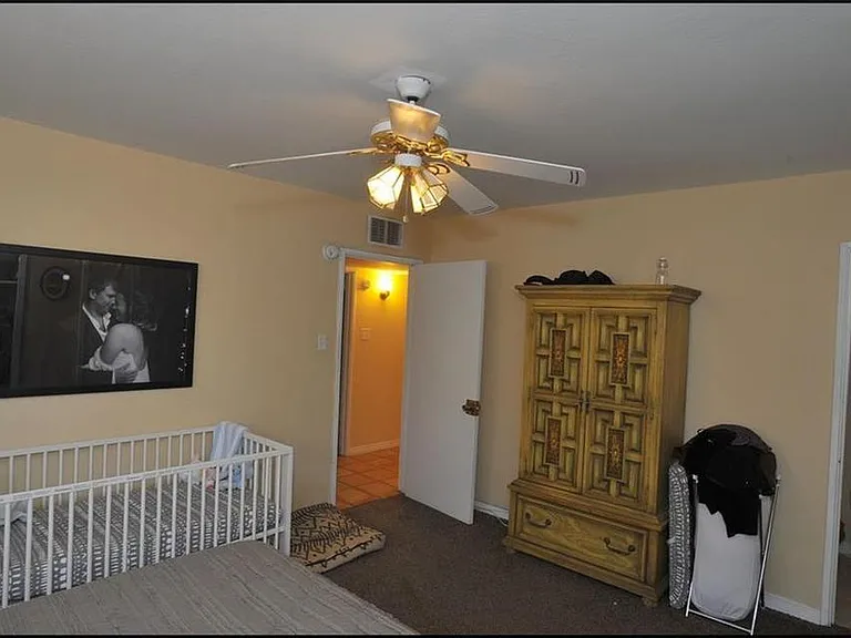 4233 Hampshire Ln — Photo 6