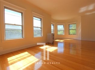 670 W Sheridan Rd APT 3, Chicago, IL 60613