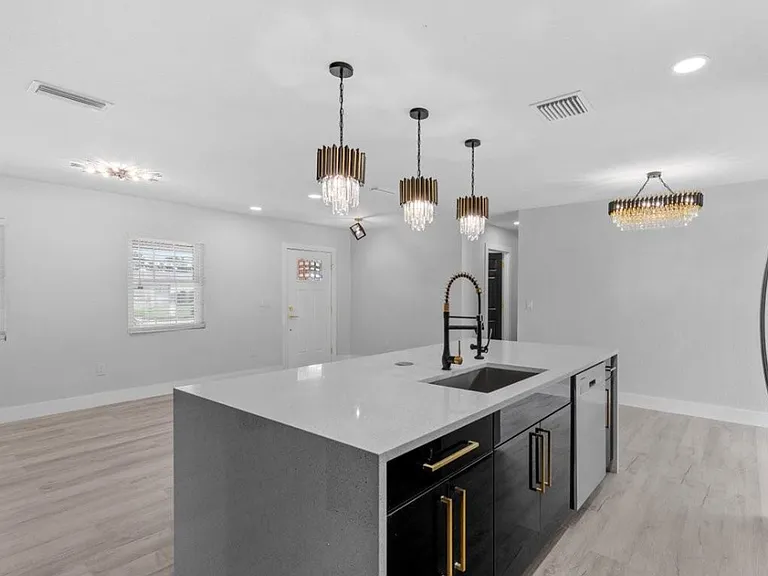 3909 W Oklahoma Ave — Photo 4