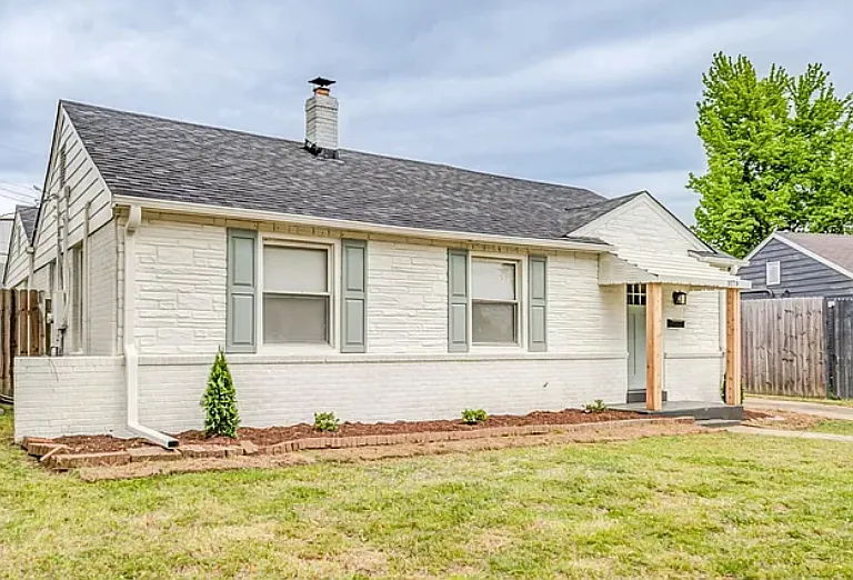 1079 Larry Ln — Photo 4
