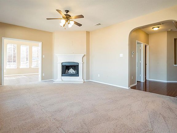 4th image of 1012 Mesquite Dr
