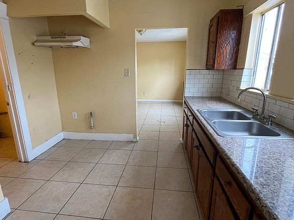 4th image of 958 W Vernon Ave #1/2