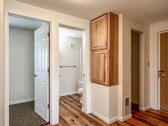 3rd image of 1016 W Bluff St #8
