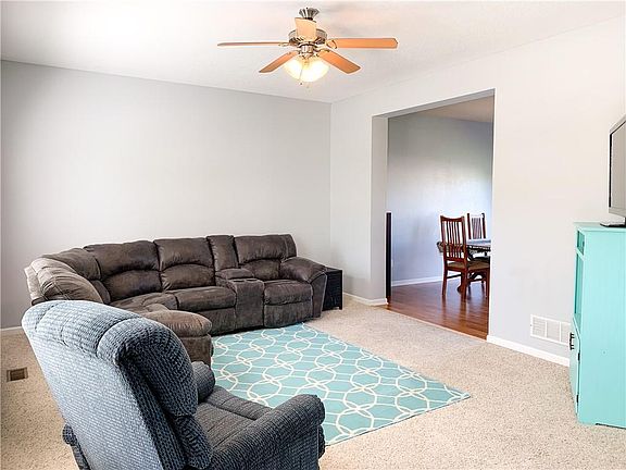 4th image of 4612 NE Hayes Dr