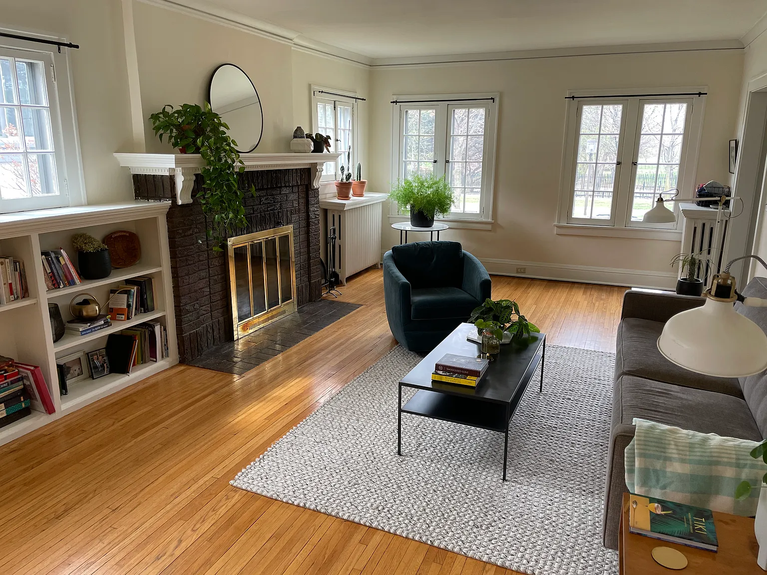 2 bed, 1200 sqft, $2,400 — Photo 2