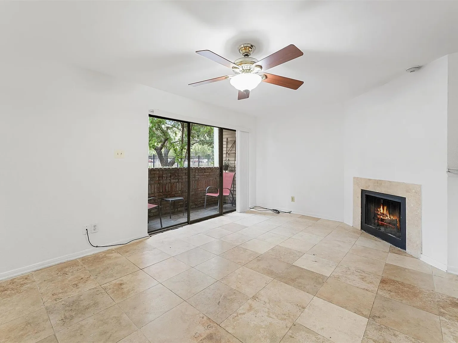 2 bed, 1.0 bath, 838 sqft, $1,150 — Photo 3