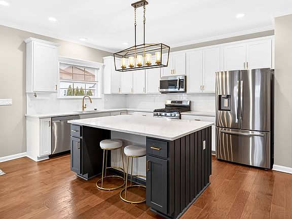 3rd image of 304 Regent Ct