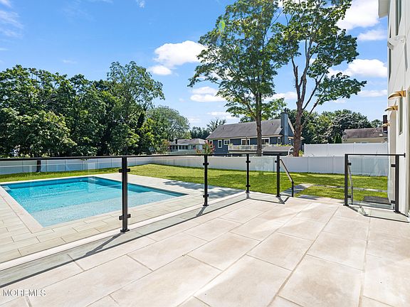 5th image of 390 Monmouth Road